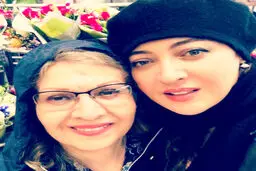 عکس / سلفی نیکی کریمی و مادرش