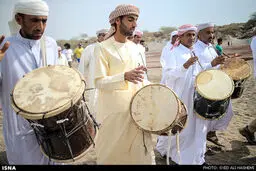 فرش خاکی در جزیره هرمز /عکس