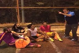 تمرینات خواننده زیرزمینی کنار فوتبالیست‌های پرحاشیه و زیرنظر فرهاد کاظمی +عکس