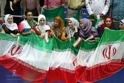 تماشاگران ایرانی و روس در سالن برگزاری مسابقه/تصاویر