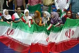 تماشاگران ایرانی و روس در سالن برگزاری مسابقه/تصاویر