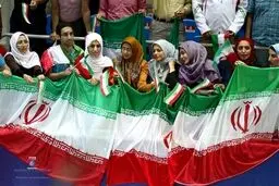 تماشاگران ایرانی و روس در سالن برگزاری مسابقه/تصاویر
