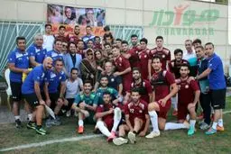 خانم بازیگر در تمرین تیم فوتبال مردان/عکس