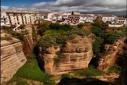 روستایی در لبه یک پرتگاه! (عکس)