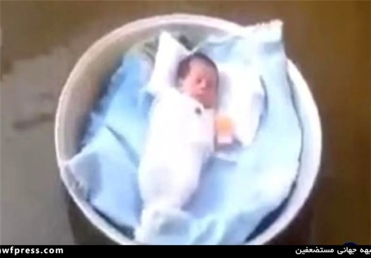 عکس/ نجات معجزه‌ آسای کودک یمنی با ابتکار مادرش