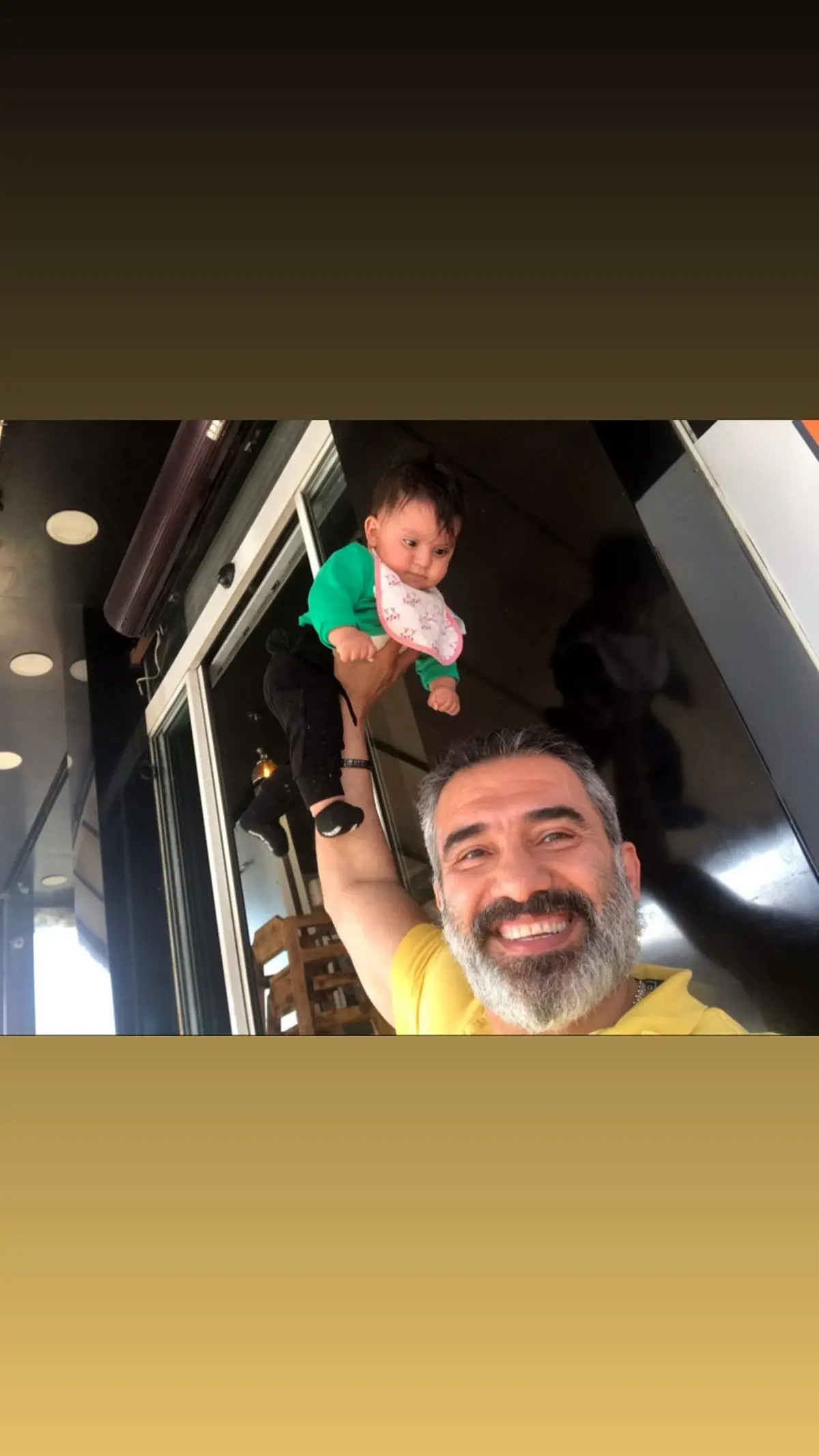 حرکت خطرناک احمدرضا عابدزاده با یک کودک