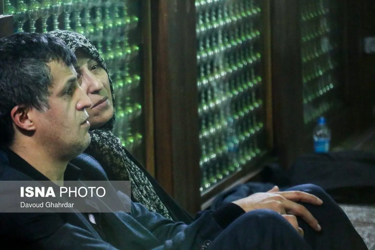 فاطمه و یاسر هاشمی بر مزار پدر/عکس