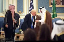 عالی ترین نشان عربستان بر گردن ترامپ/عکس