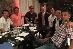 حضور خواننده لس آنجلسی در کنار فوتبالیست های معروف + عکس