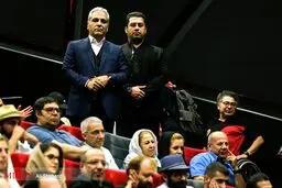 تصویری متفاوت از مهران مدیری و بادیگاردش!