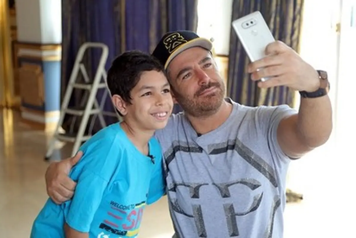 روزی که گلزار به دیدن کودک طرفدارش رفت/تصاویر