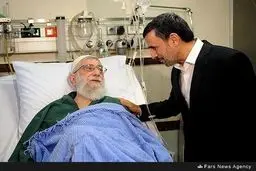 احمدی نژاد هم از رهبر انقلاب عیادت کرد/عکس