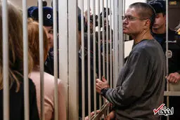 تصاویری از محاکمه وزیر رشوه‌گیر روسیه در قفس