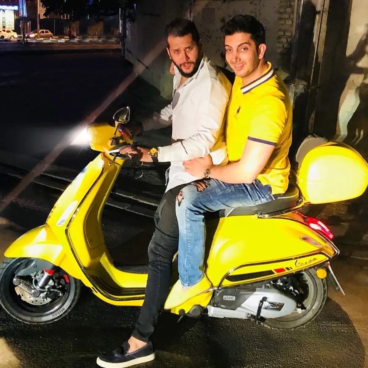 فرزاد فرزین تَرک سیاوش خیرابی روی موتور! + عکس
