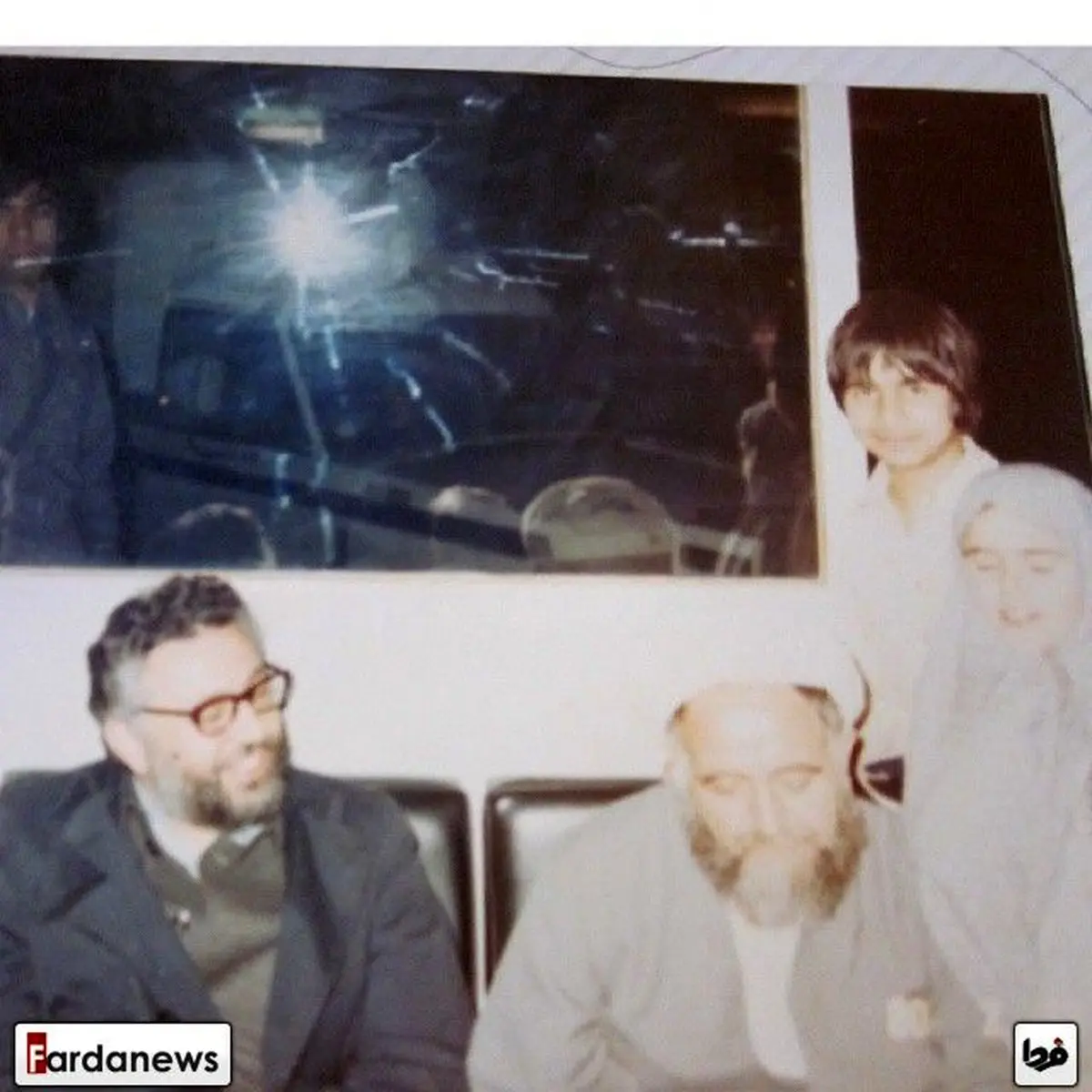 حضور ابراهیم یزدی در بیمارستانی که امام خمینی بستری بود /عکس