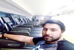 عکس خواننده سرشناس در سالن بدنسازی