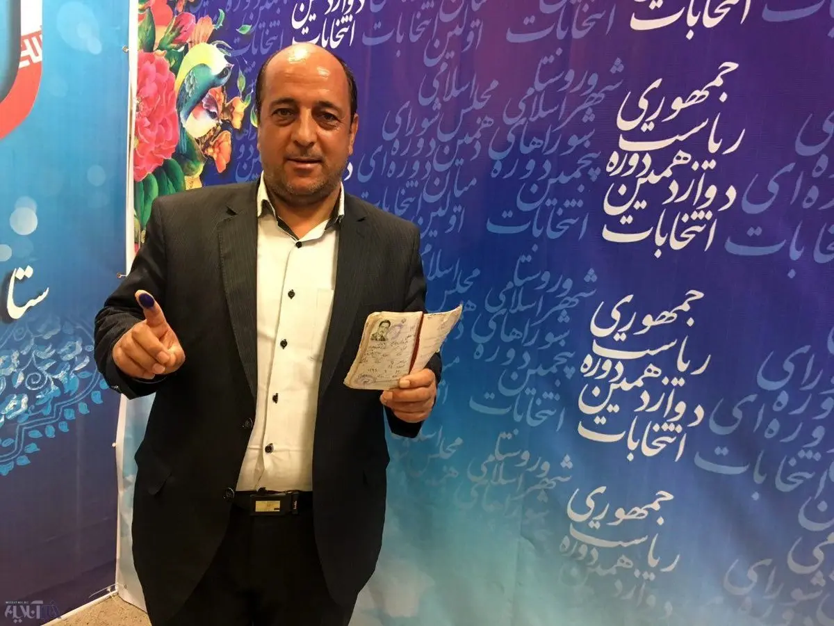 جلوگیری از ثبت‌نام یک پسر 14ساله/نامزدی با ٢٠میلیون رای:هاشمی وزیرم است/نارنجی رنگ انتخاباتی شد