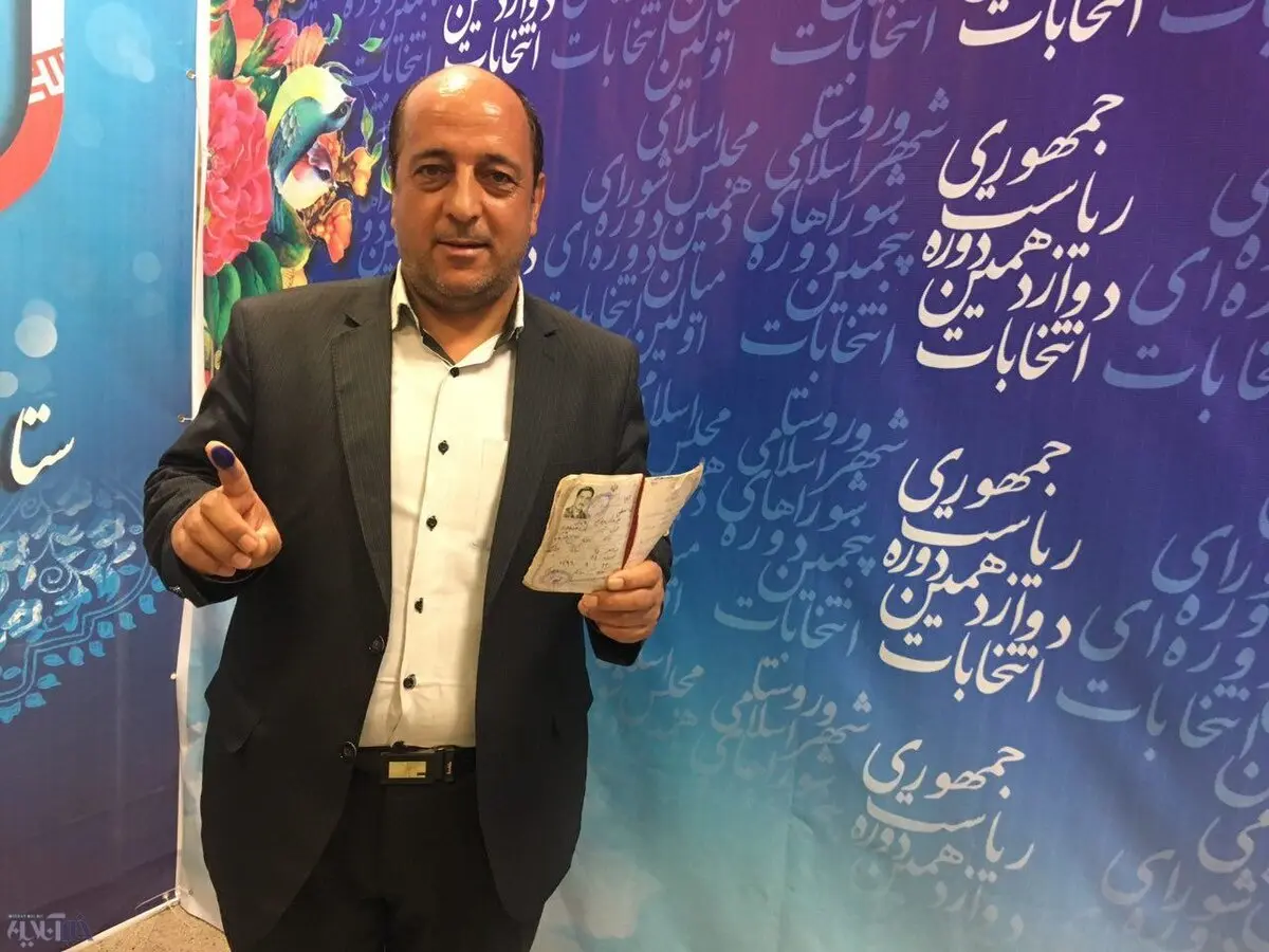 جلوگیری از ثبت‌نام یک پسر 14ساله/نامزدی با ٢٠میلیون رای:هاشمی وزیرم است/نارنجی رنگ انتخاباتی شد