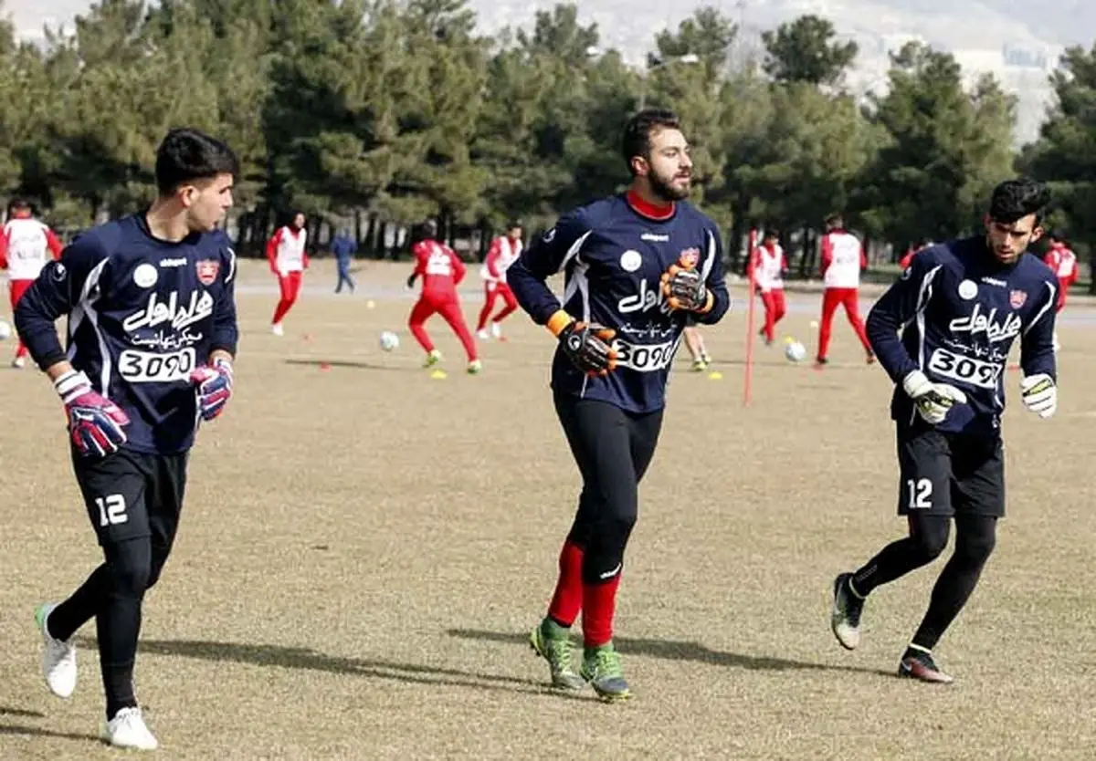 کدام دروازه‌بان پرسپولیس مقابل سپاهان بازی می‌کند؟