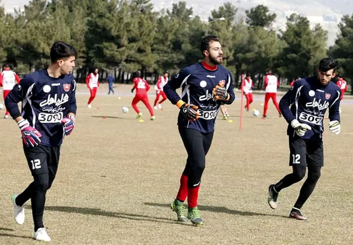 کدام دروازه‌بان پرسپولیس مقابل سپاهان بازی می‌کند؟