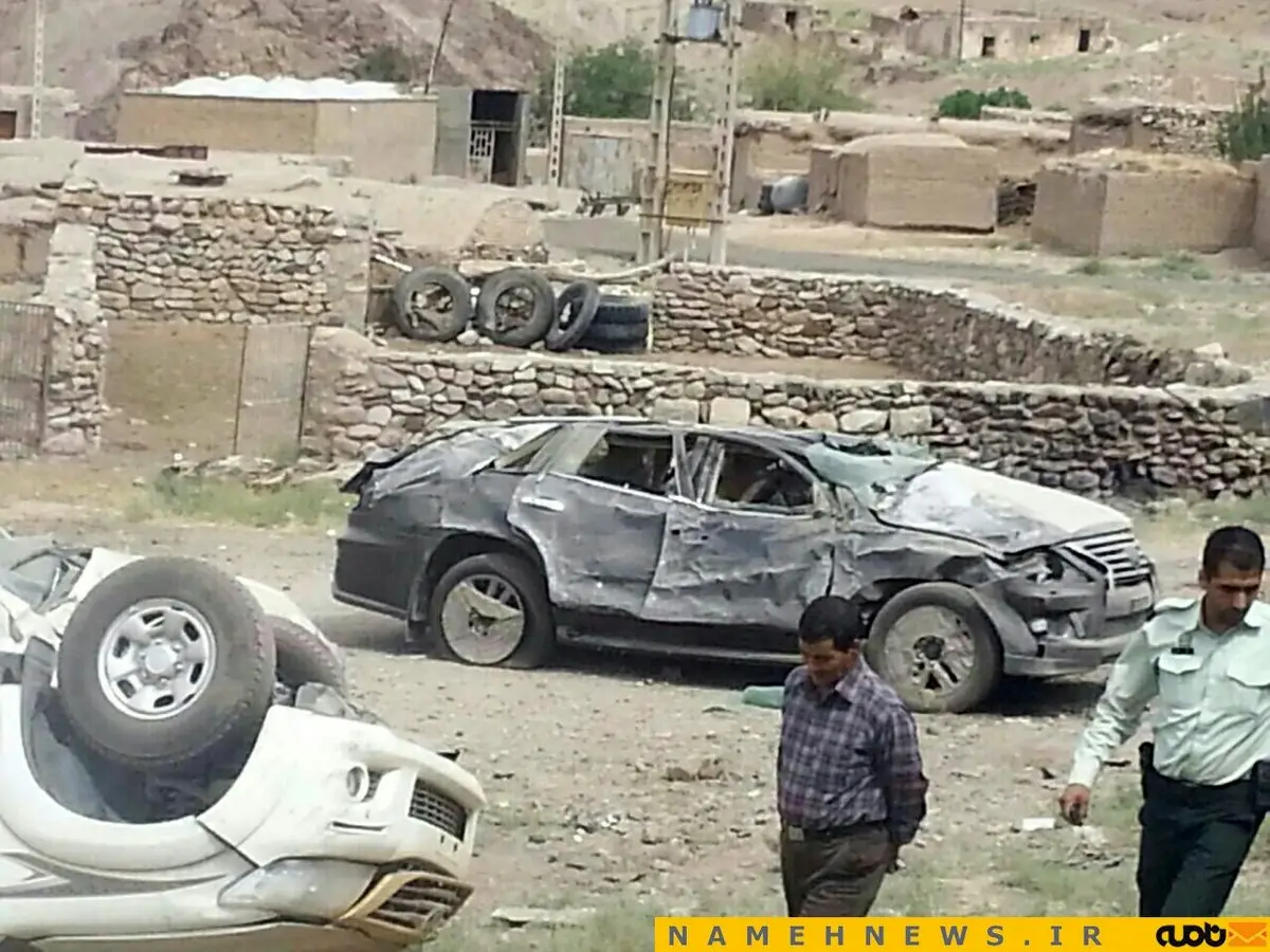 واژگونی تریلی حمل کننده لکسوس در جاده یزد/ عکس