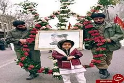 دختری که نمی‌دانست با پیکر پدرش عکس یادگاری می‌گیرد+تصاویر