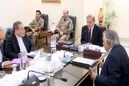 دیدار عراقچی با شهباز شریف نخست‌وزیر پاکستان