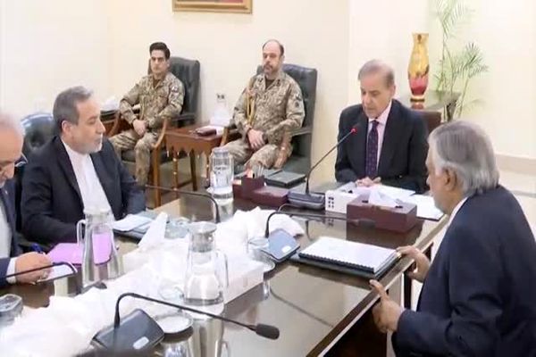 دیدار عراقچی با شهباز شریف نخست‌وزیر پاکستان