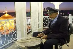 نقاره‌زنی که 68 سال بدون غیبت سر کارش رفته است +عکس