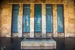 تصاویری از آرامگاه شاعری که در باغ شخصی‌اش مدفون شد