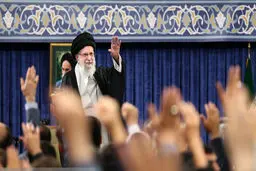 رهبر انقلاب:جمهوری اسلامی منتظر اجازه این و آن نیست