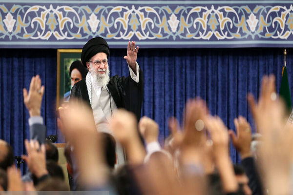 تصاویر بزرگداشت شهدای خدمت با حضور رهبر انقلاب