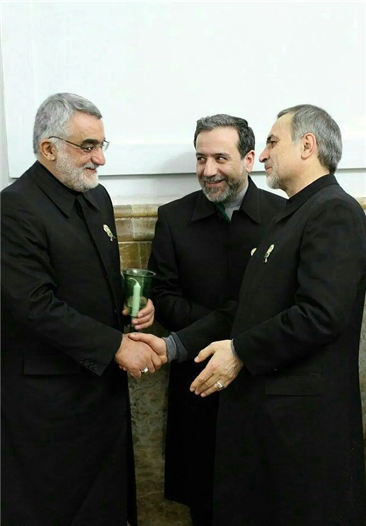 خوش و بش فریدون و بروجردی در حرم امام رضا(ع)/عکس