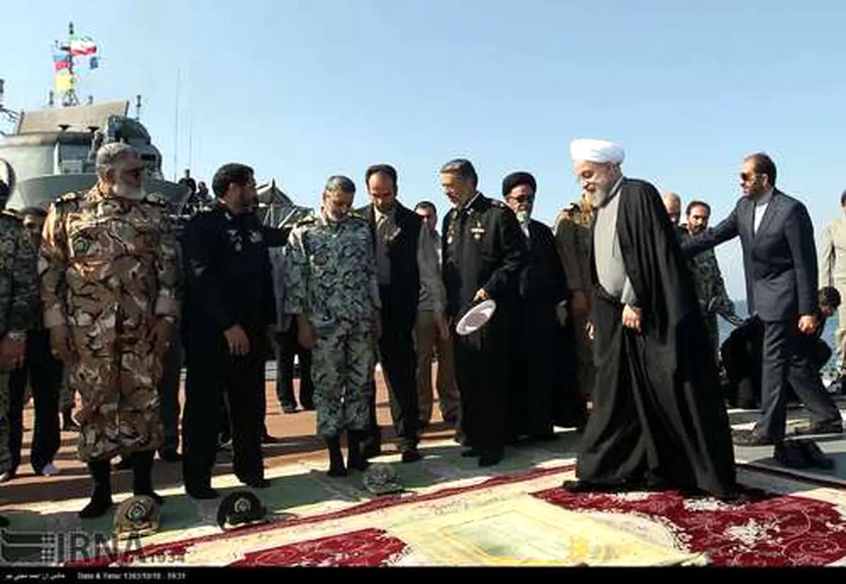 نماز جماعت به امامت روحانی در ناوشکن جماران /تصاویر
