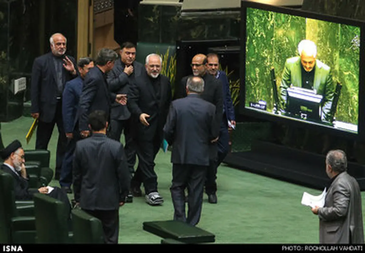 حاشیه‌های حضور ظریف در مجلس/تصاویر