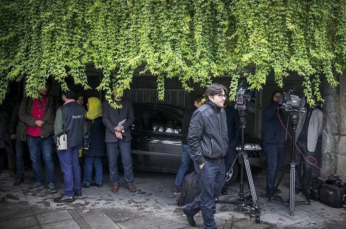 عدم حضور وزرا در میان خبرنگاران به دلیل بارش باران / تصاویر