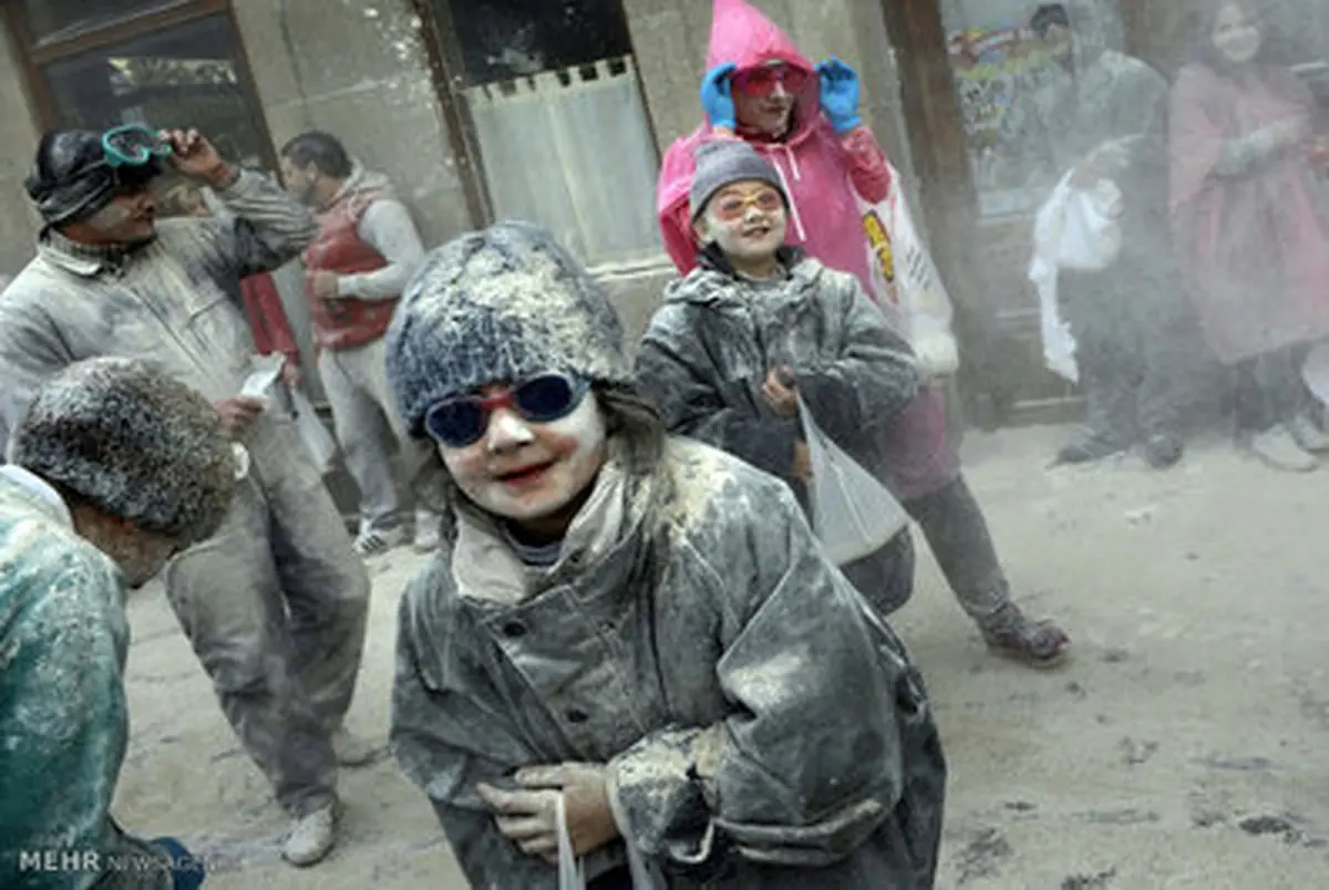 جنگ با آرد در جشنواره شینزو دی لیمیا/تصاویر