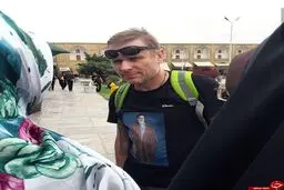 لباس جالب یک توریست در اصفهان/عکس