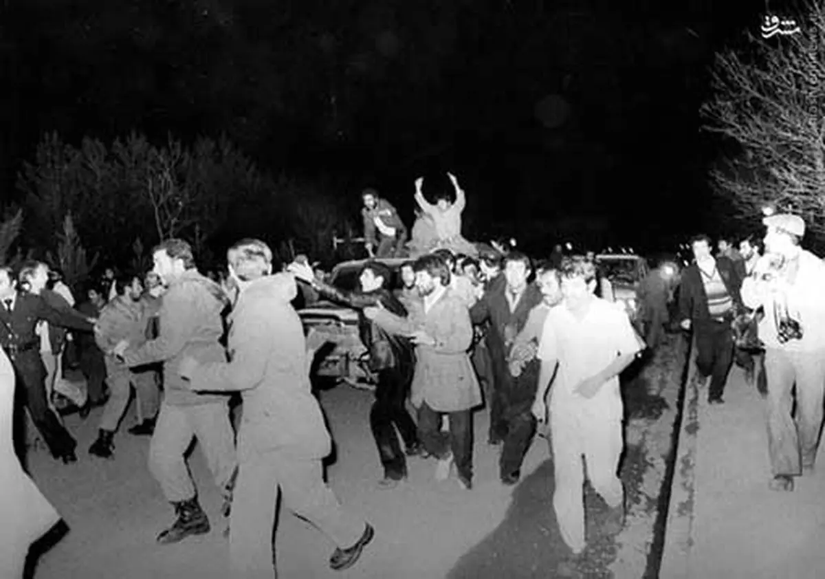 عکس بیادماندنی از شب ورود امام (ره) به جماران