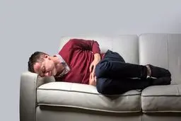 مردان بخوانند: ۱۰ علت مهم درد بیضه و درمان آن / آیا این درد نشانه یک بیماری خطرناک است؟