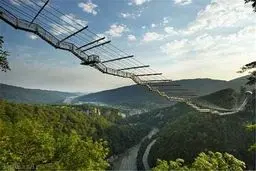 ترسناک ترین پل های عابر پیاده در جهان / تصاویر