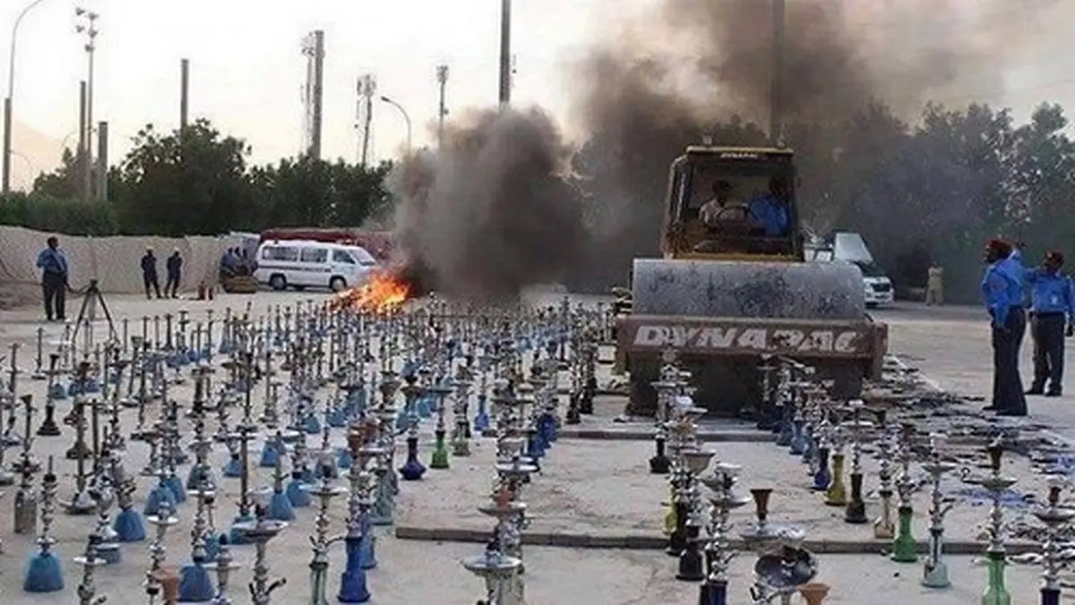 نابودی 8 هزار قلیان در پاکستان/تصاویر