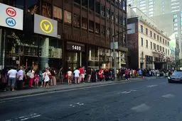 عکس/ صف خرید بلیط فیلم محمد(ص) در مونترال