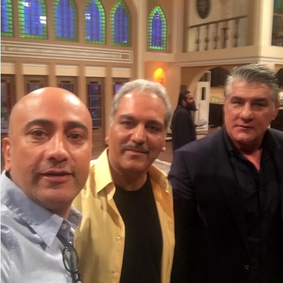 سلفی عارف لرستانی در برنامه دورهمی/ عکس