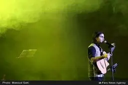 روایت تصویری از حاشیه‌های کنسرت محسن یگانه، گروه آگرین، همنوازان چکاو و گروه ارکستر زهی String در جشنواره موسیقی فجر