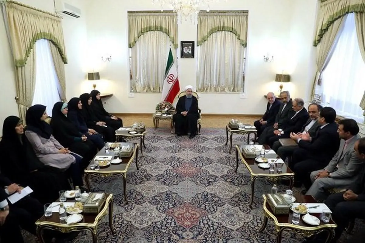 روحانی با گروهی از مدیران، مهندسان و متخصصین وزارت نفت دیدار کرد