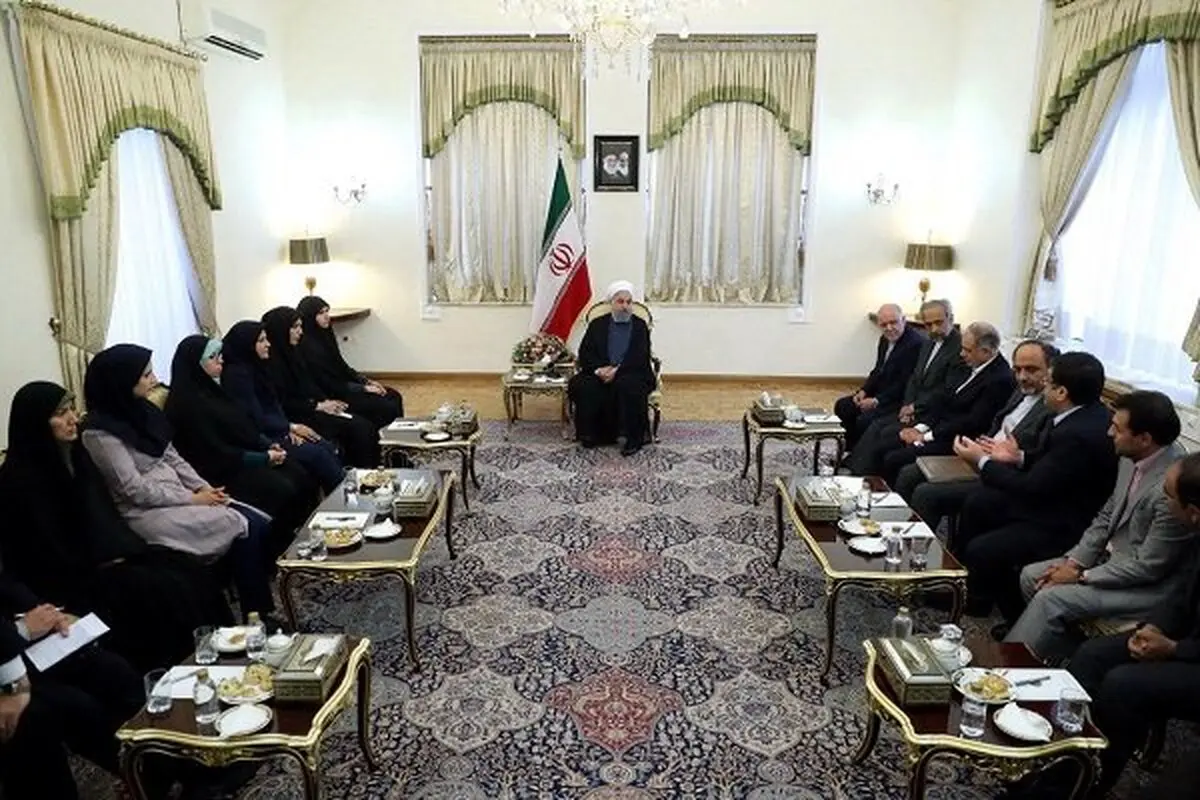 روحانی با گروهی از مدیران، مهندسان و متخصصین وزارت نفت دیدار کرد
