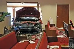 ورود ناگهانی خودرو به کلیسایی در اوهایو / عکس