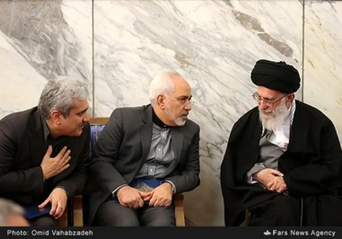 احوال پرسی رهبرانقلاب با ظریف / عکس