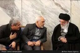 احوال پرسی رهبرانقلاب با ظریف / عکس